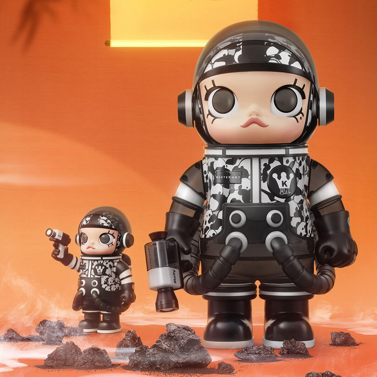 Pop Mart MEGA SPACE MOLLY 1000% Meilin Panda size comparison display